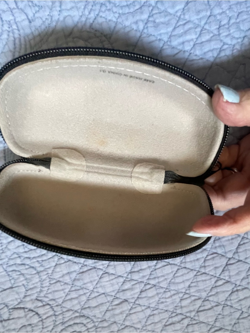 Vogue eyeglass FRAMES & clamshell case - Picture 14 of 15